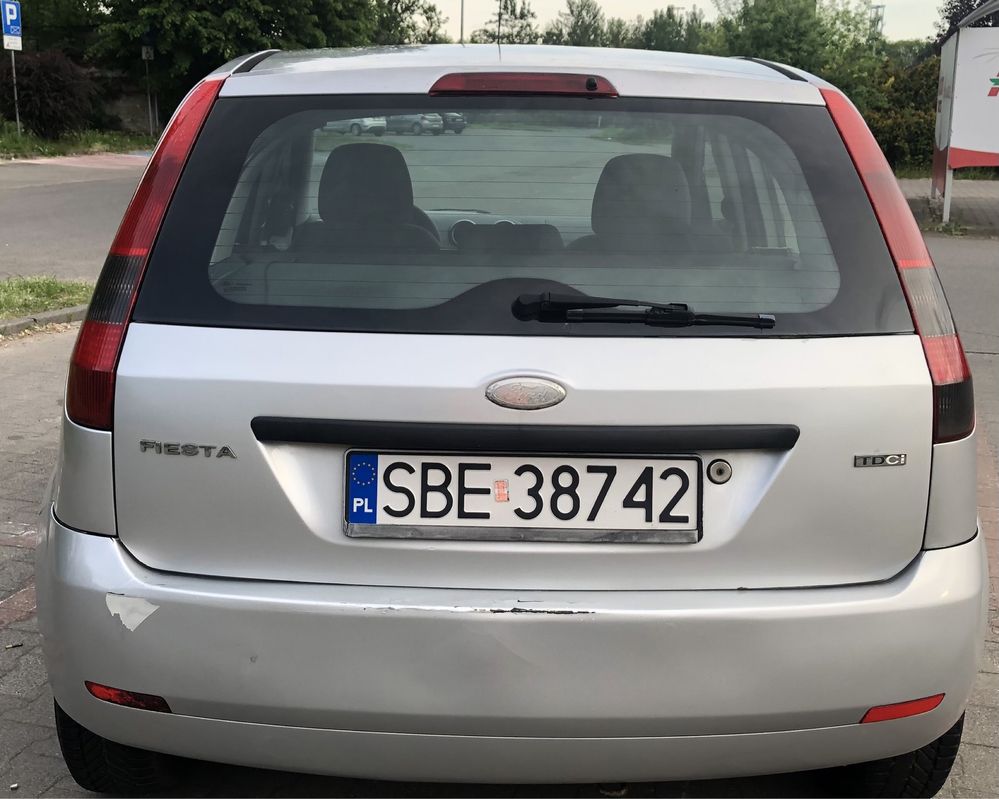 Ford Fiesta 1.4 rok 2003 Klima Dziala wszystko sprawne