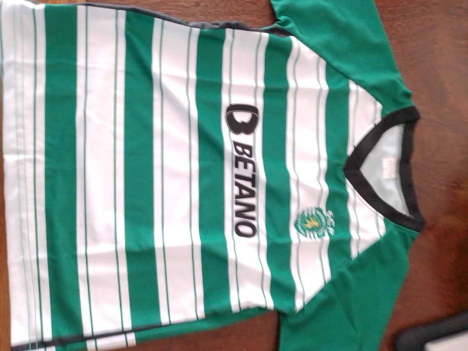 Conjuntos (calção e camisola) de boa qualidade