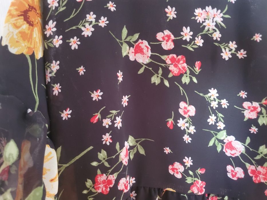 Нове плаття сукня трьох слойне.