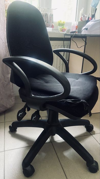 Офісний стілець , якісний і зручний , терміново