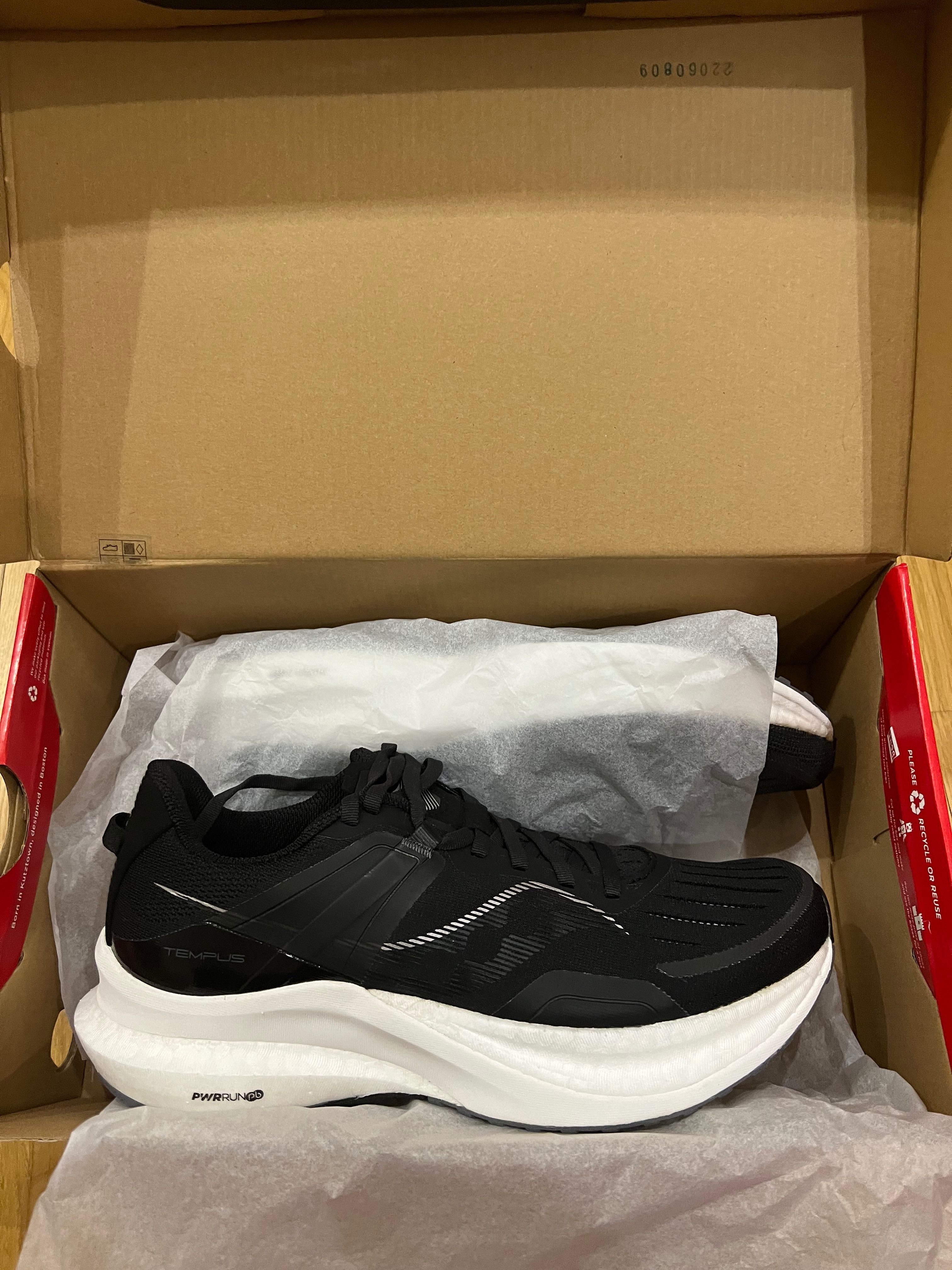 Кросівки бігові saucony tempus 28 см