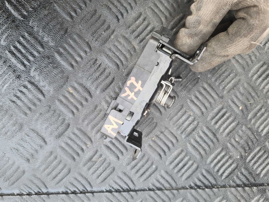 Mercedes A Klasa W177 zamek maski