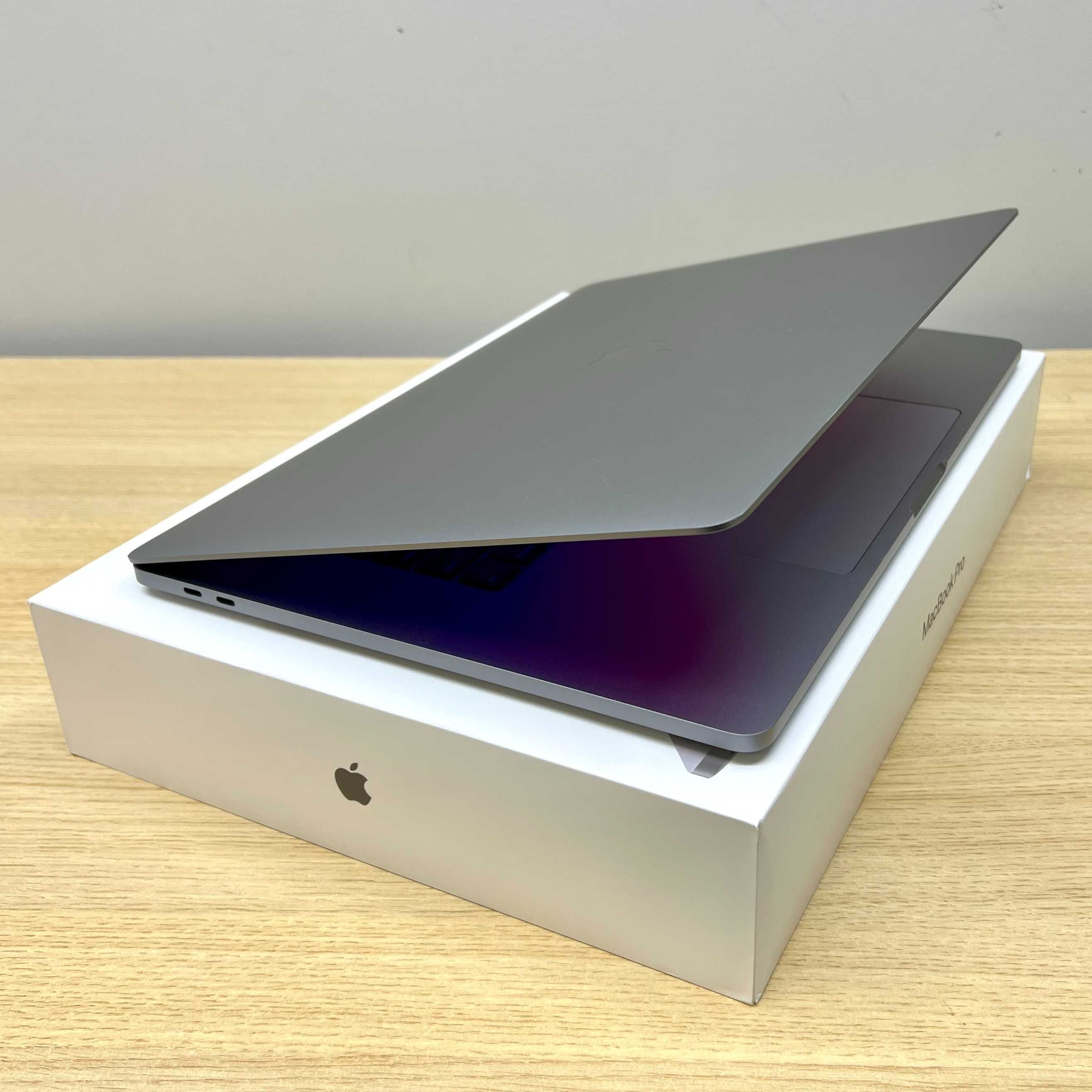 MacBook Pro 16 Space Gray 2019 i7/32GB/512GB/RP5500M - РОЗСТРОЧКА