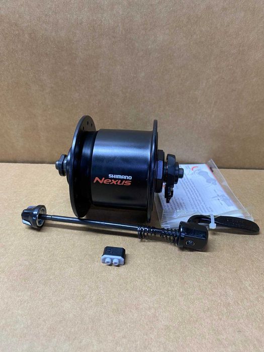 Динамо-втулка Shimano C3000, 6V 3.0V, передня втулка, 32G, 100/5 мм
