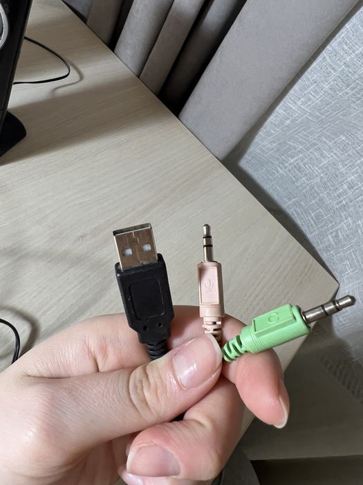 Колонка з виходом Usb i aux