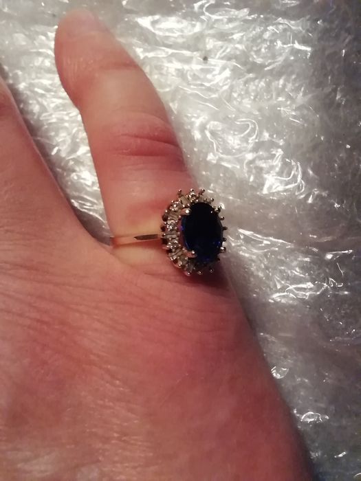 Pierścionek polski złoty próby 3 (585) z kamieniami rozm.15 wg. 3 gr.