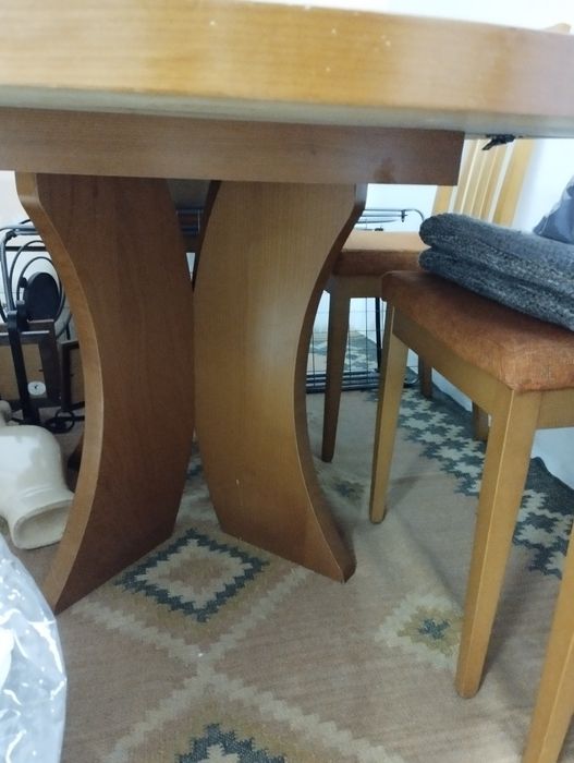 Móvel, mesa e 6 cadeiras