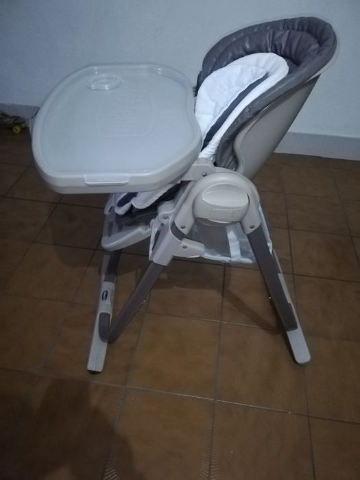 Cadeira de criança para comer
