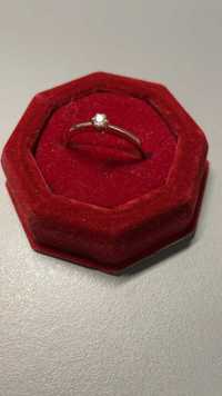Złoty pierścionek z diamentem rozmiar 19 próba 585