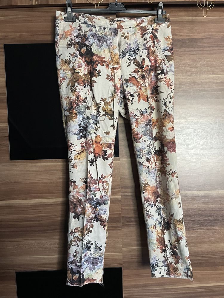 Eleganckie spodnie w kwiaty Zara