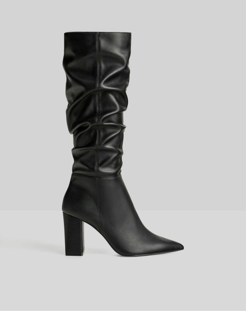 Botas knee high pretas Bershka