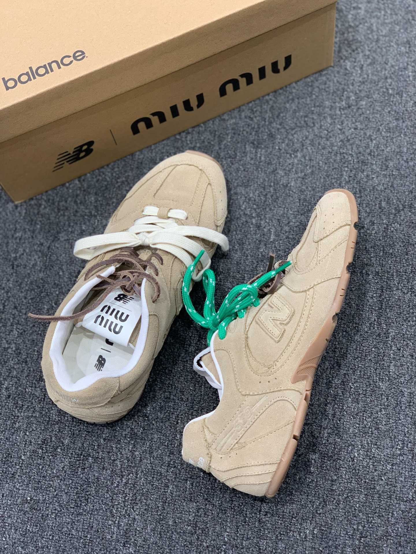 ButyDamskieNew'Balance530SLMiuMiuEcruRozmiar.42