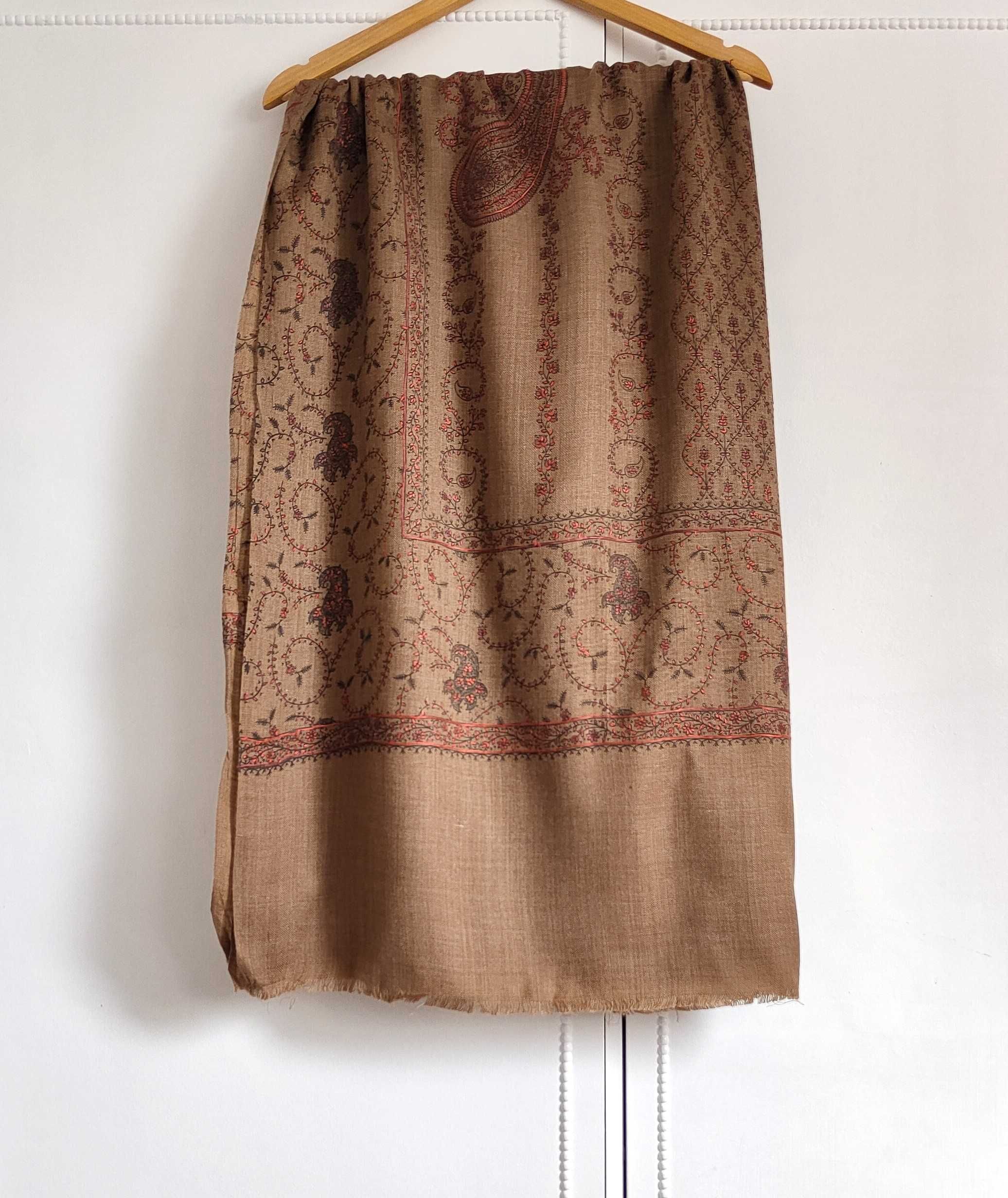 Duży szal orientalny indyjski haftowany haft paisley pashmina brąz