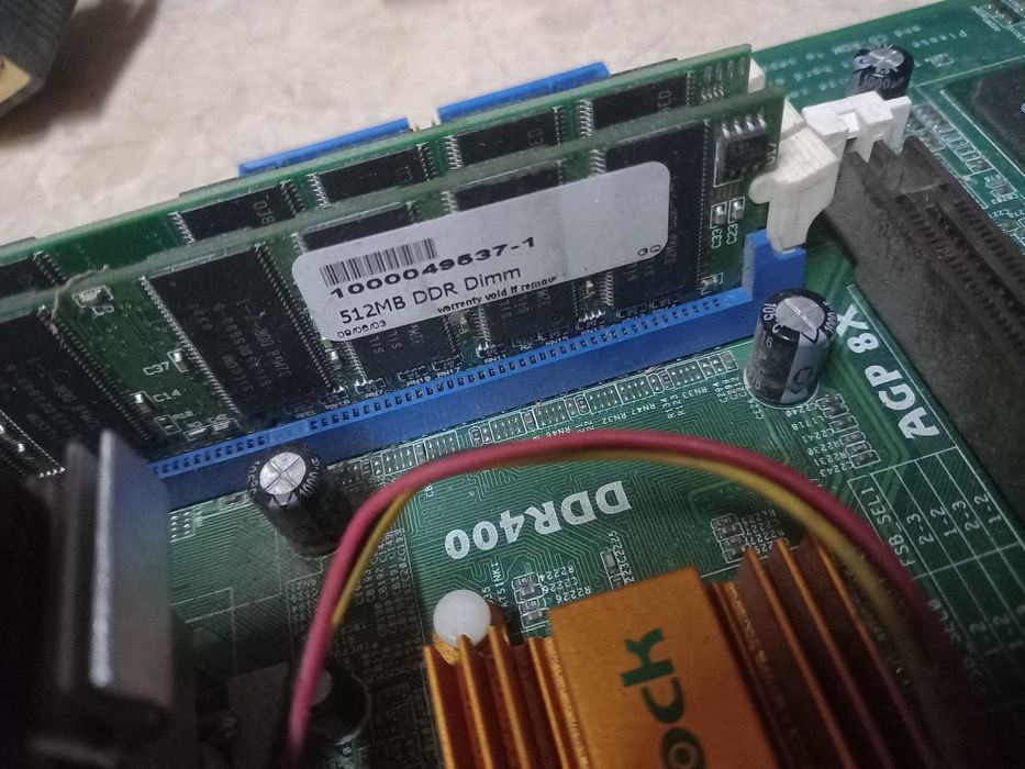 Płyta główna ASRock K7S8X + AMD Sempron 2200+ i RAM