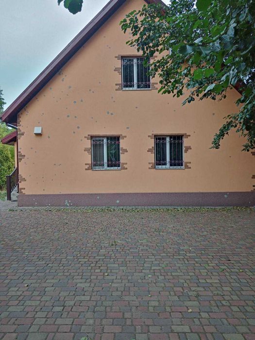 Продаж будинку з земельною ділянкою