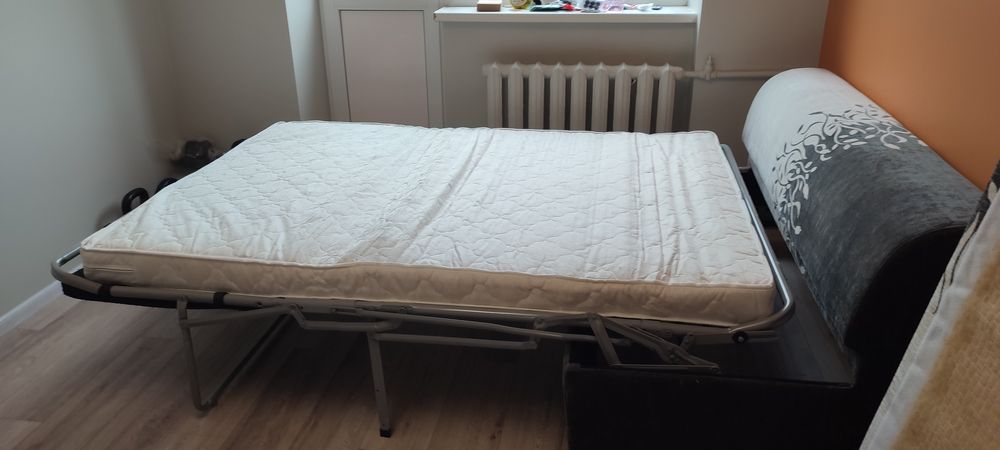 Продам розкладний диван в гарному стані + пуф в подарунок