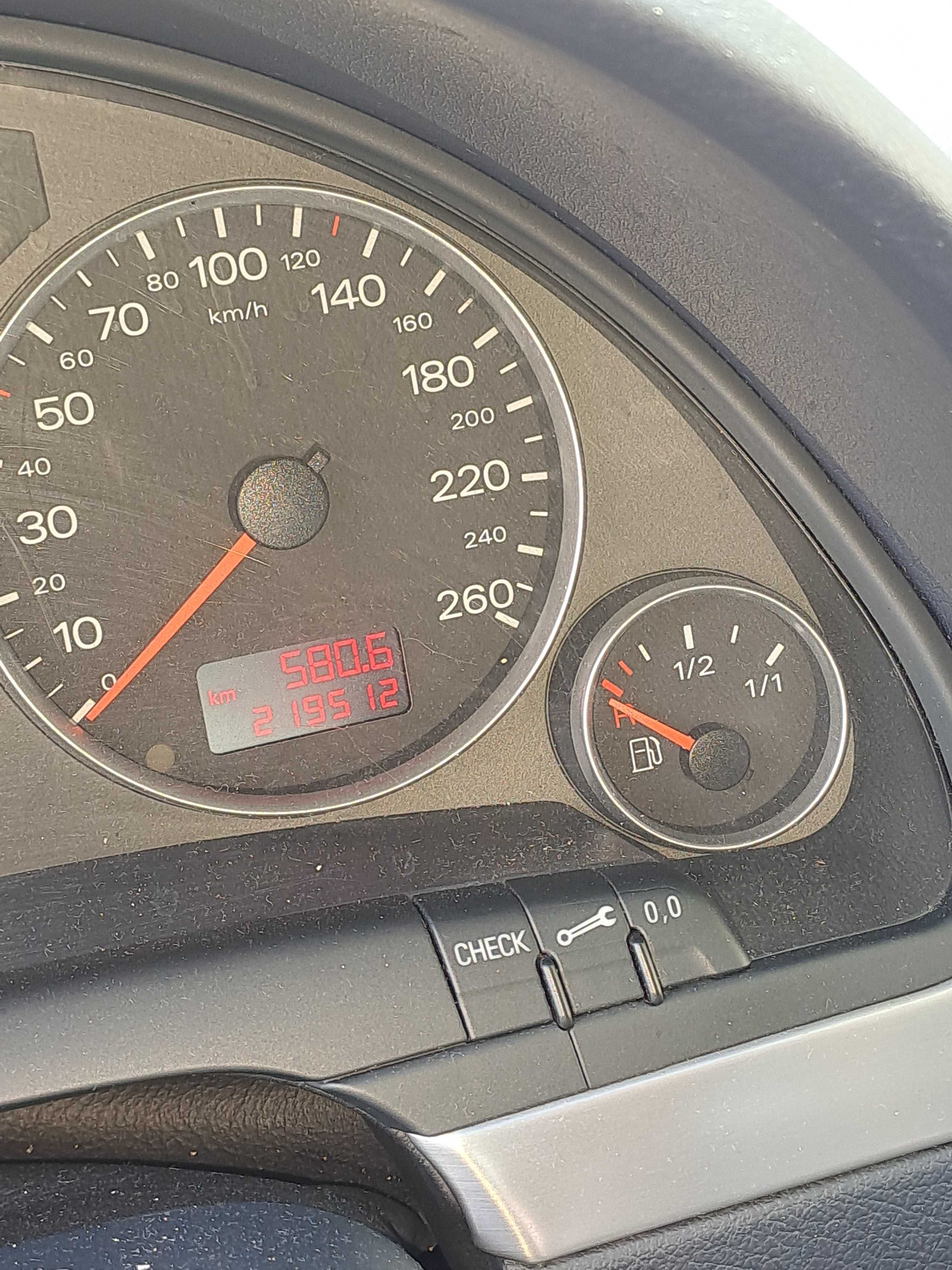 Audi a4b7 1.6 benzyna