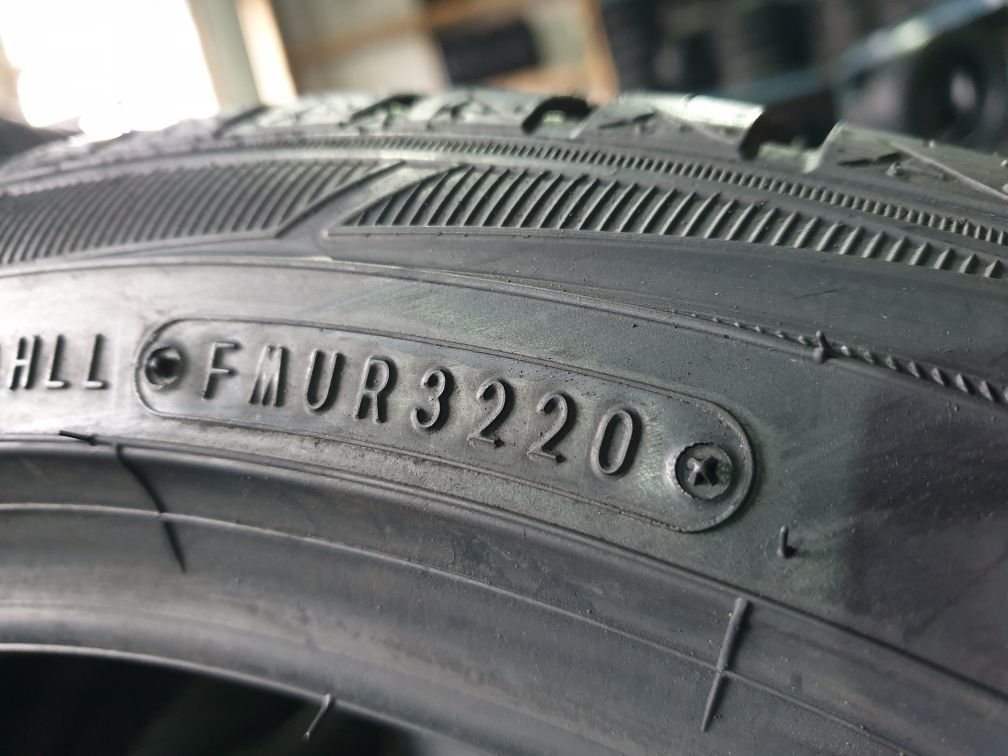 Майже нові Всесезонні шини FALKEN 235/40 R18 резина Р18