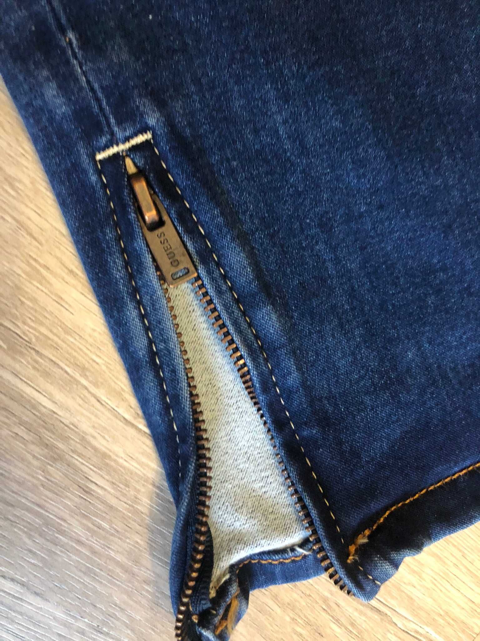 джинсы от  Guess