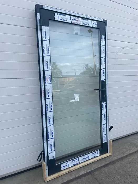 Drzwi aluminiowe przeszklone 1100 x 2100  od producenta na wymiar