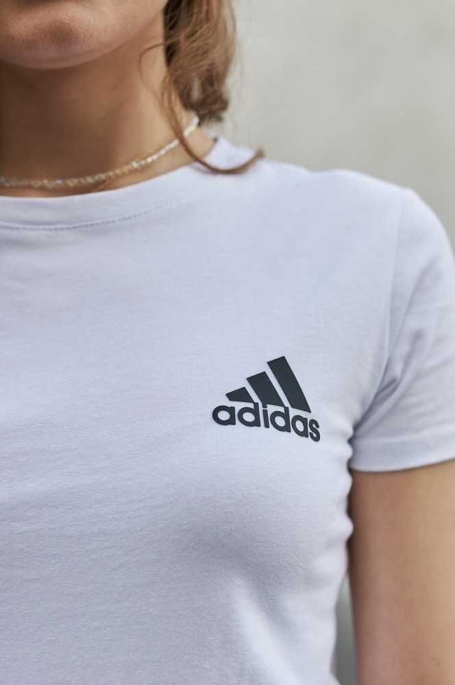 Жіноча футболка Adidas білого кольору