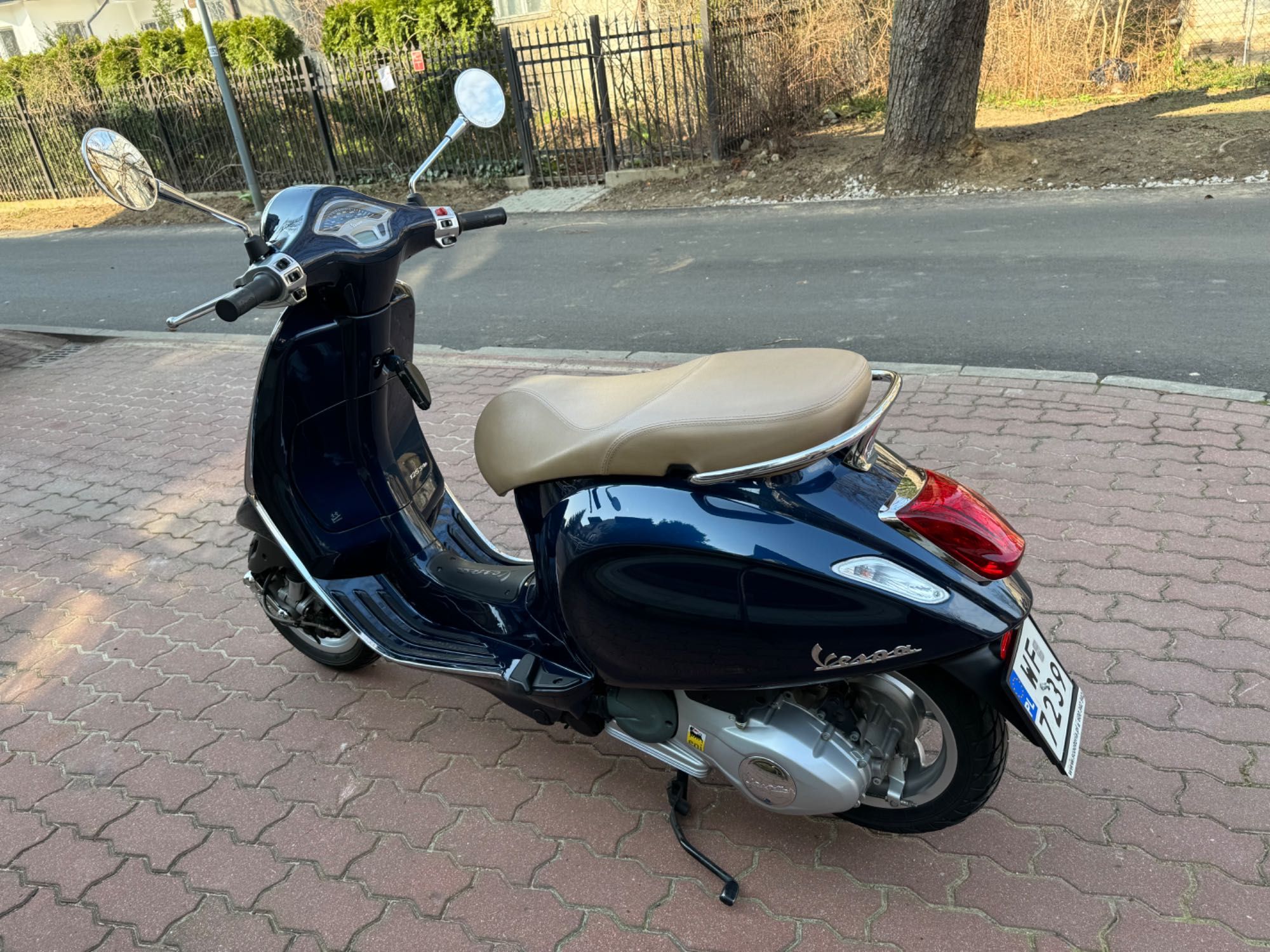 Vespa Primavera 125 salon PL