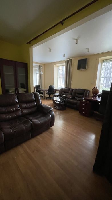 Продам 5 кімнатну квартиру в Центпі міста