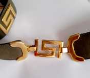 Cinto Vintage, em pele Nobuck e metal dourado. Tamanho 75