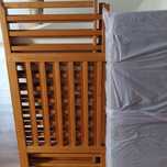 Cama de bebé em madeira