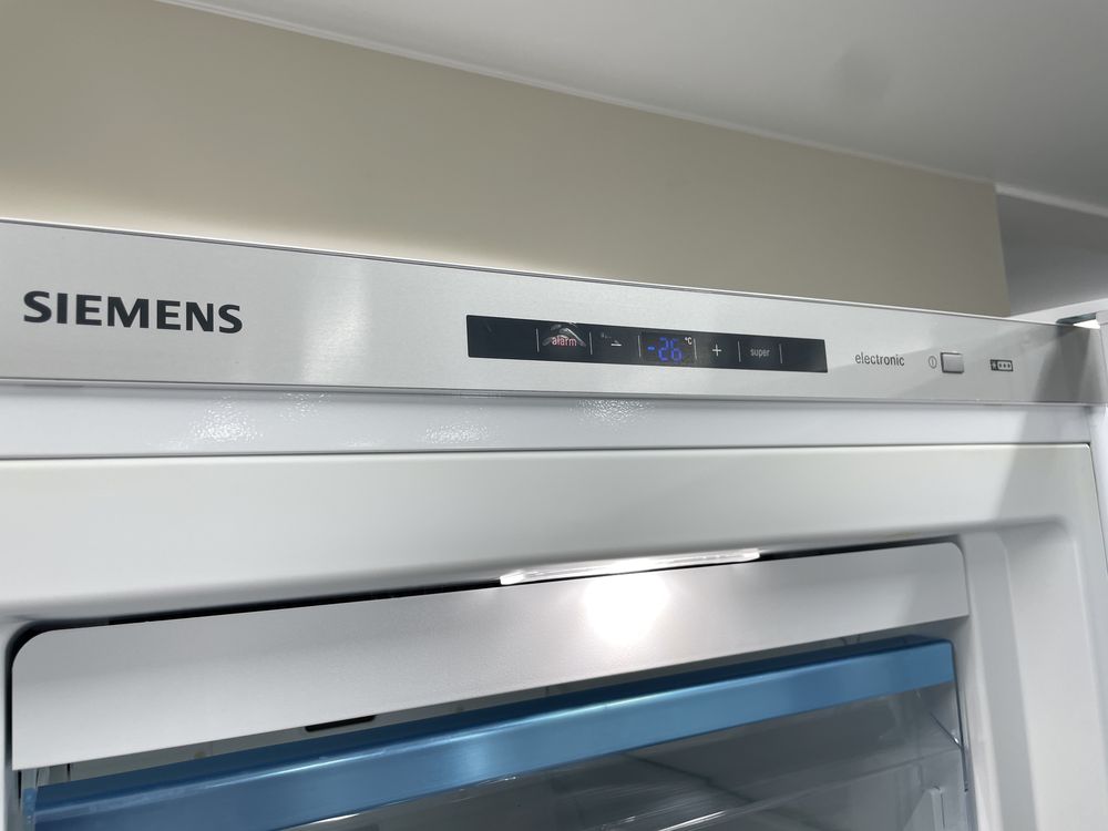 НОВА Морозильна камера Siemens GS58NAW41 400 л