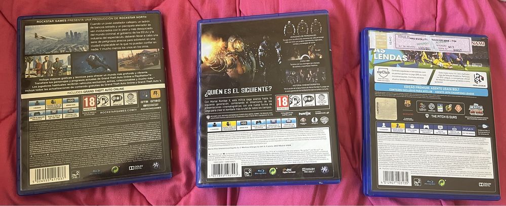 PS4 com Comandos e Jogos