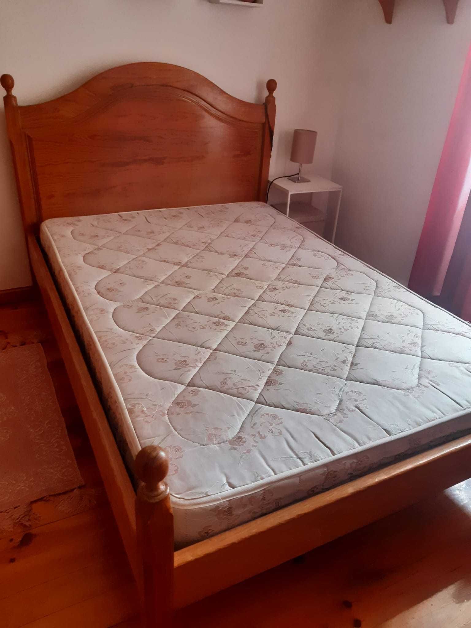 Cama solteiro em Madeira
