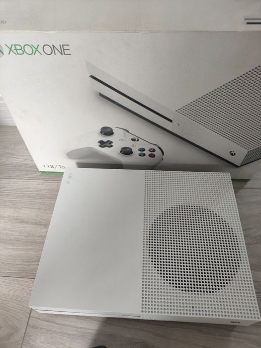 Xbox one S 1 TB в гарному стані