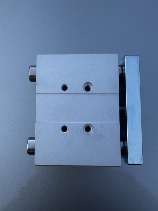 Siłownik z prowadzeniem Festo DFM-25-25-P-A-GF