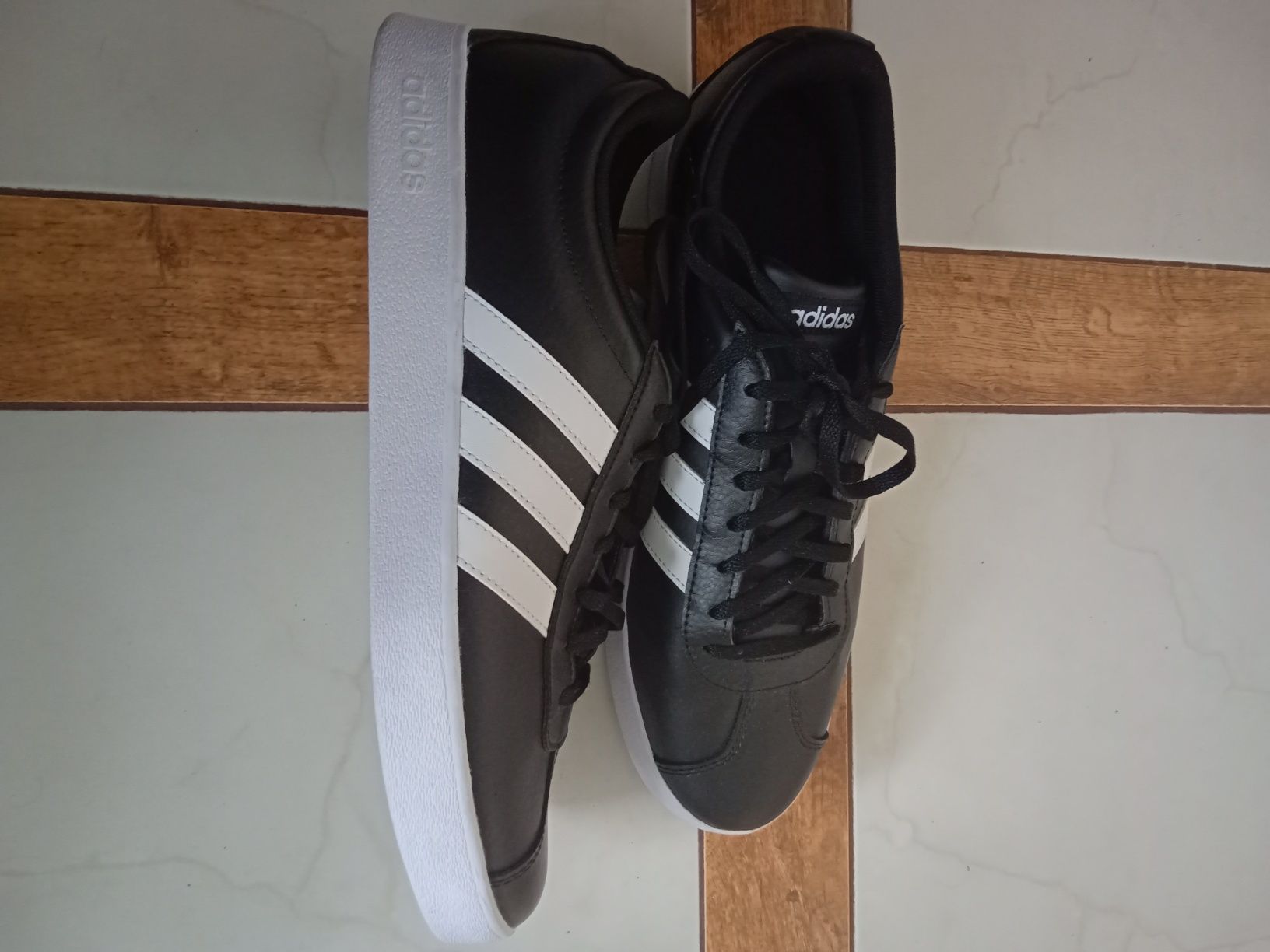 Продам кросовки adidas