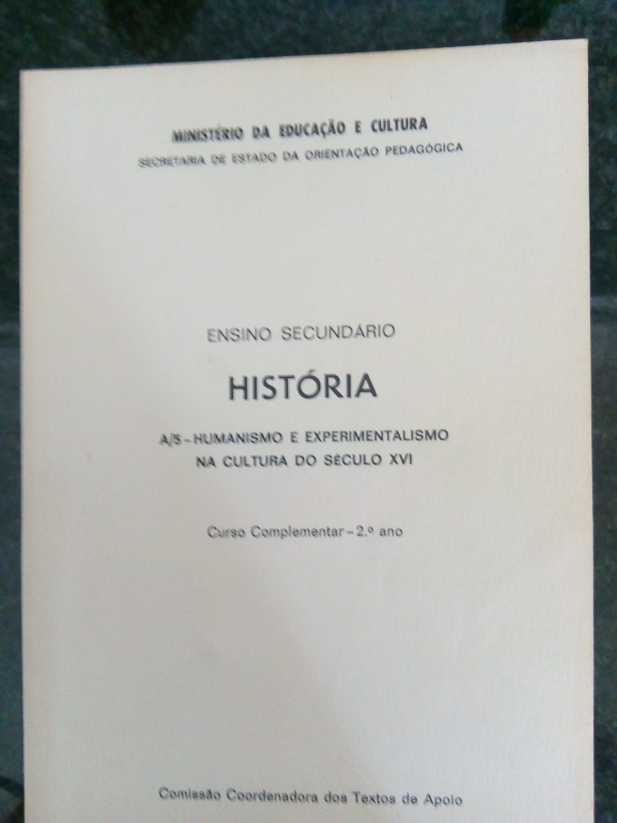 Livros de história antigos (ensino secundário)