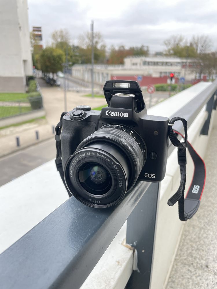 Canon Eos M50 WiFi/4k video/touch screen with 14-45mm lens and box