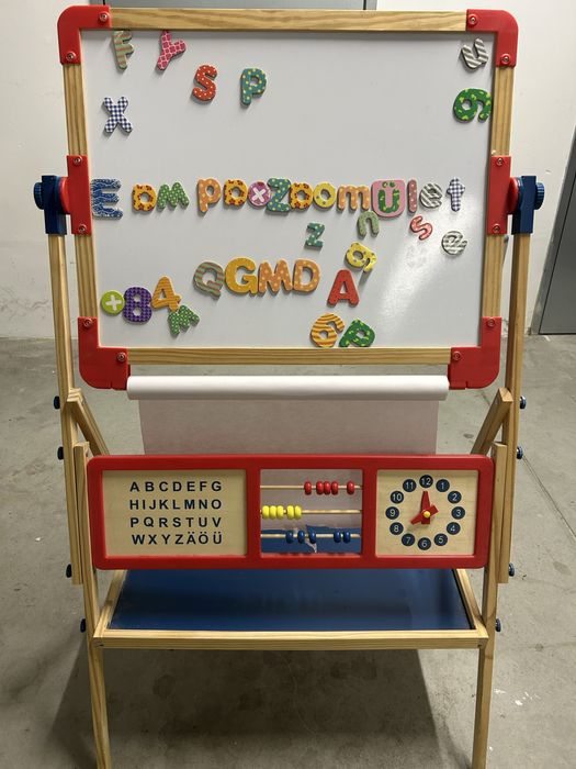 Tablica do pisania kreda oraz do przyczepiania magnesów