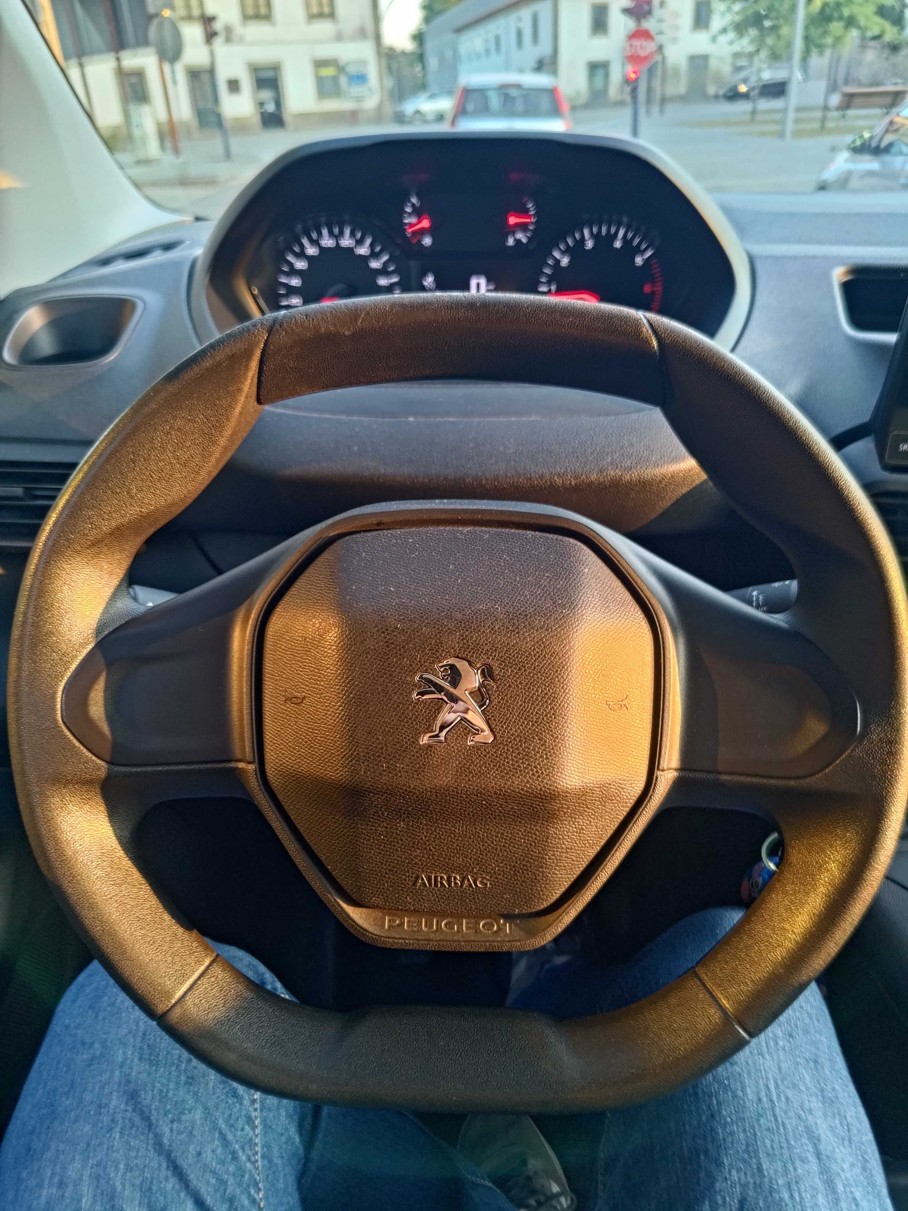 Peugeot Partner 1.5HDI Novembro 2020 Pro longa 3 lugares