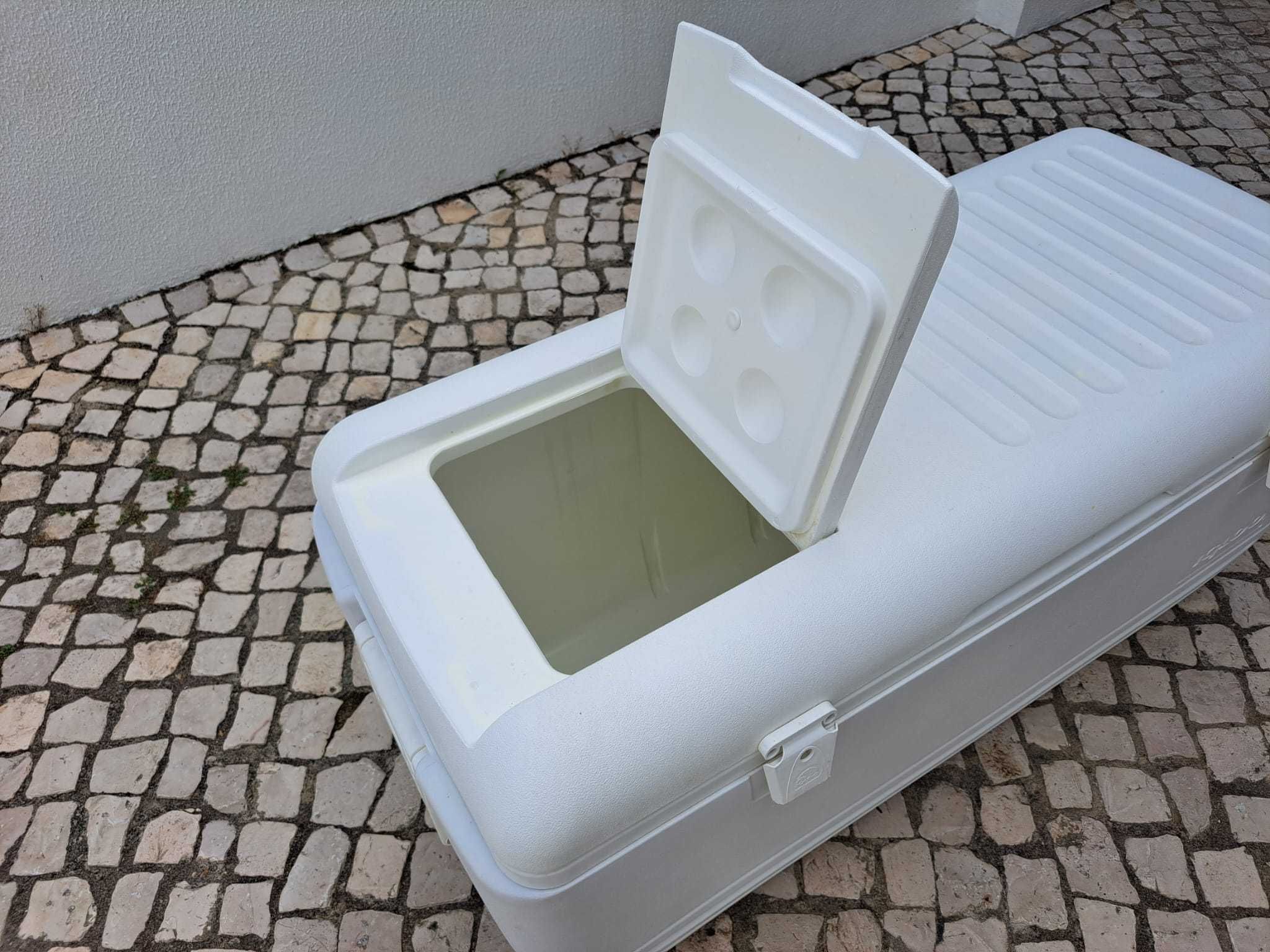 Arca/geleira IGLOO Quick & Cool de 150 litros