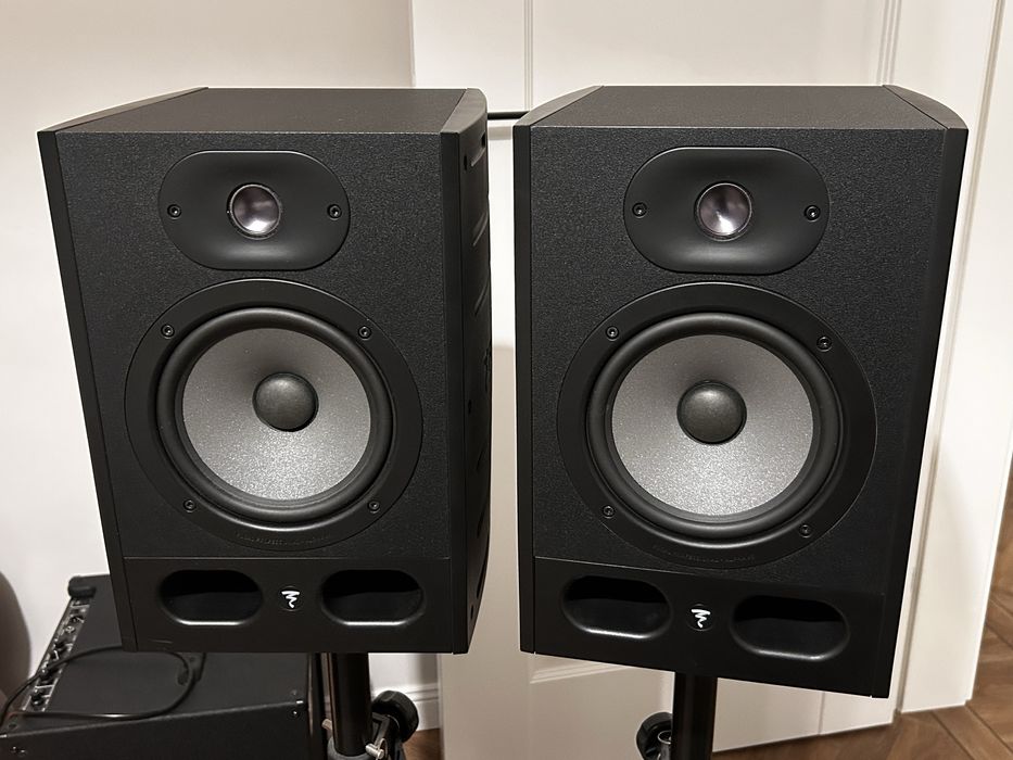 Focal Alpha 65 głośniki aktywne z podstawkami podłogowymi