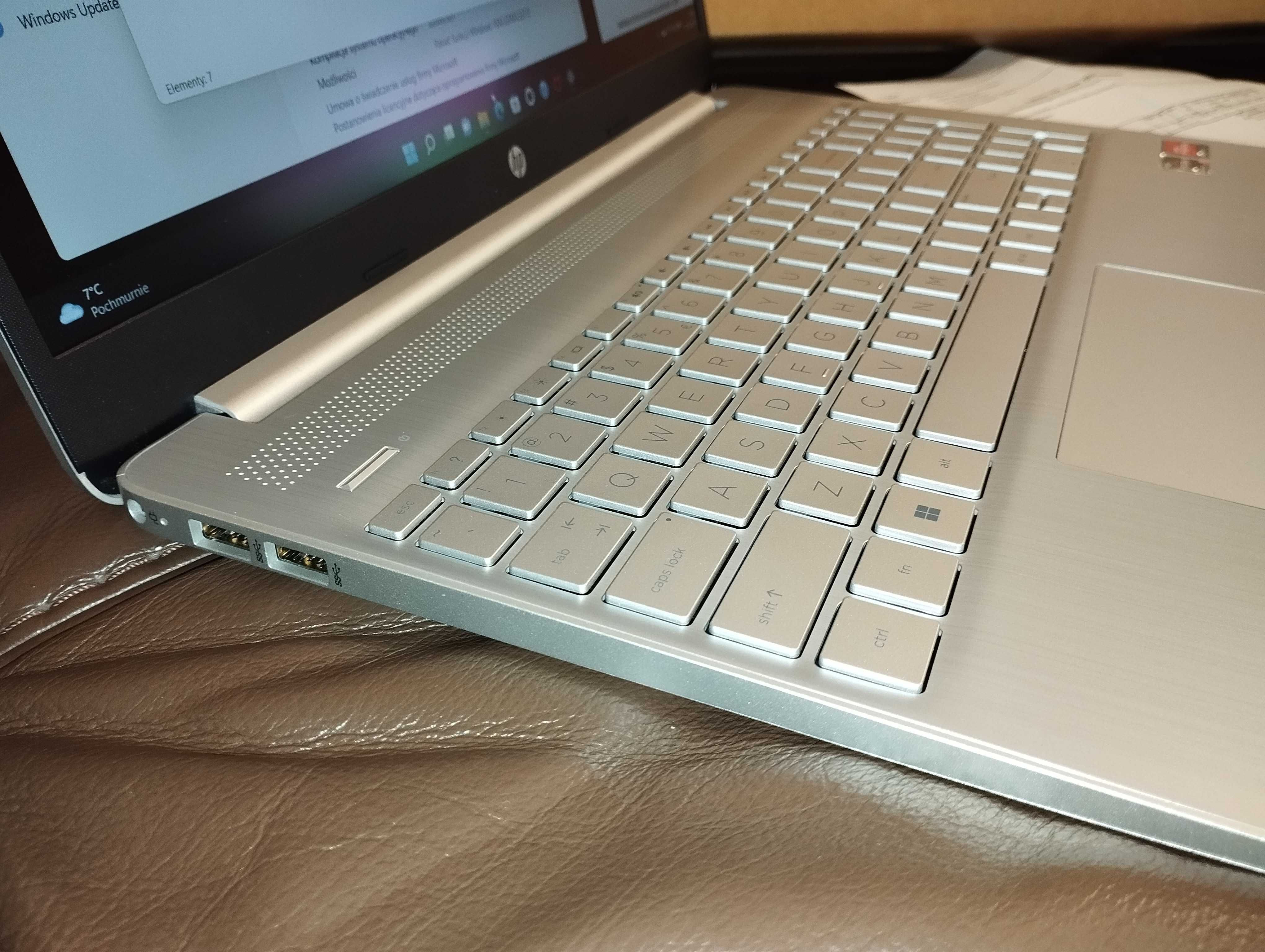 Laptop HP 15s-eq2470nw 15,6" AMD Ryzen 3 8 GB/512 GB, FHD