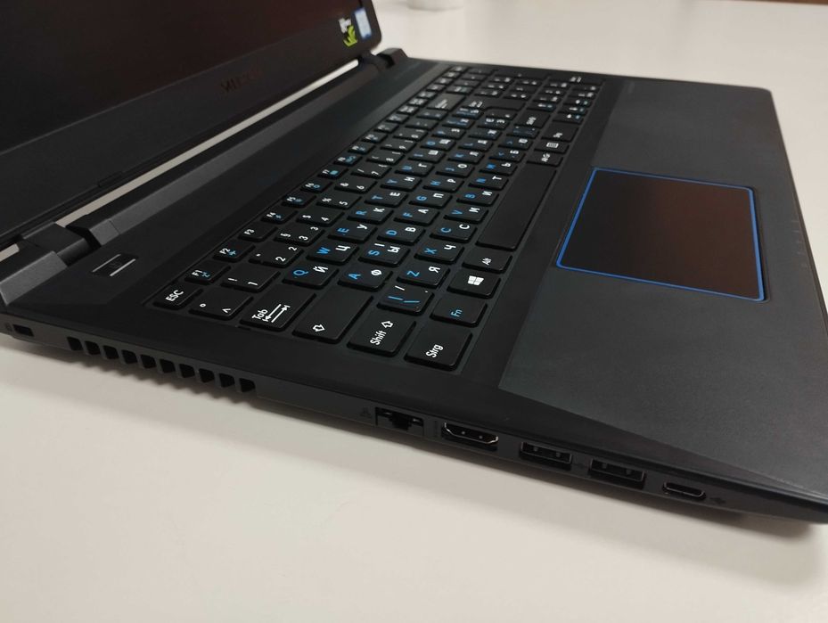 Ігровий ноутбук Medion Erazer P6681 4 gb