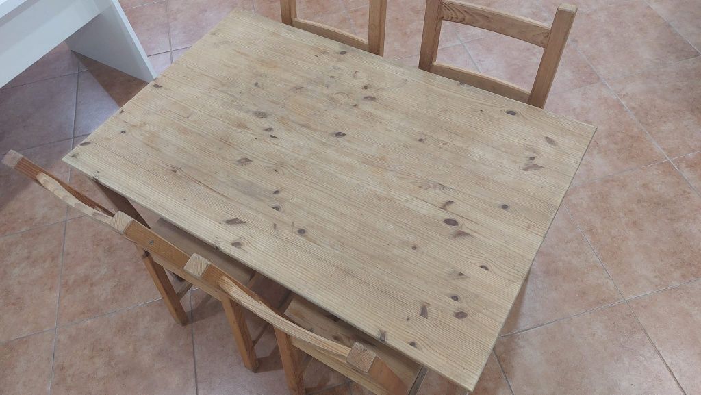 Conjunto Mesa Ikea INGO e 4 Cadeiras Ivar
