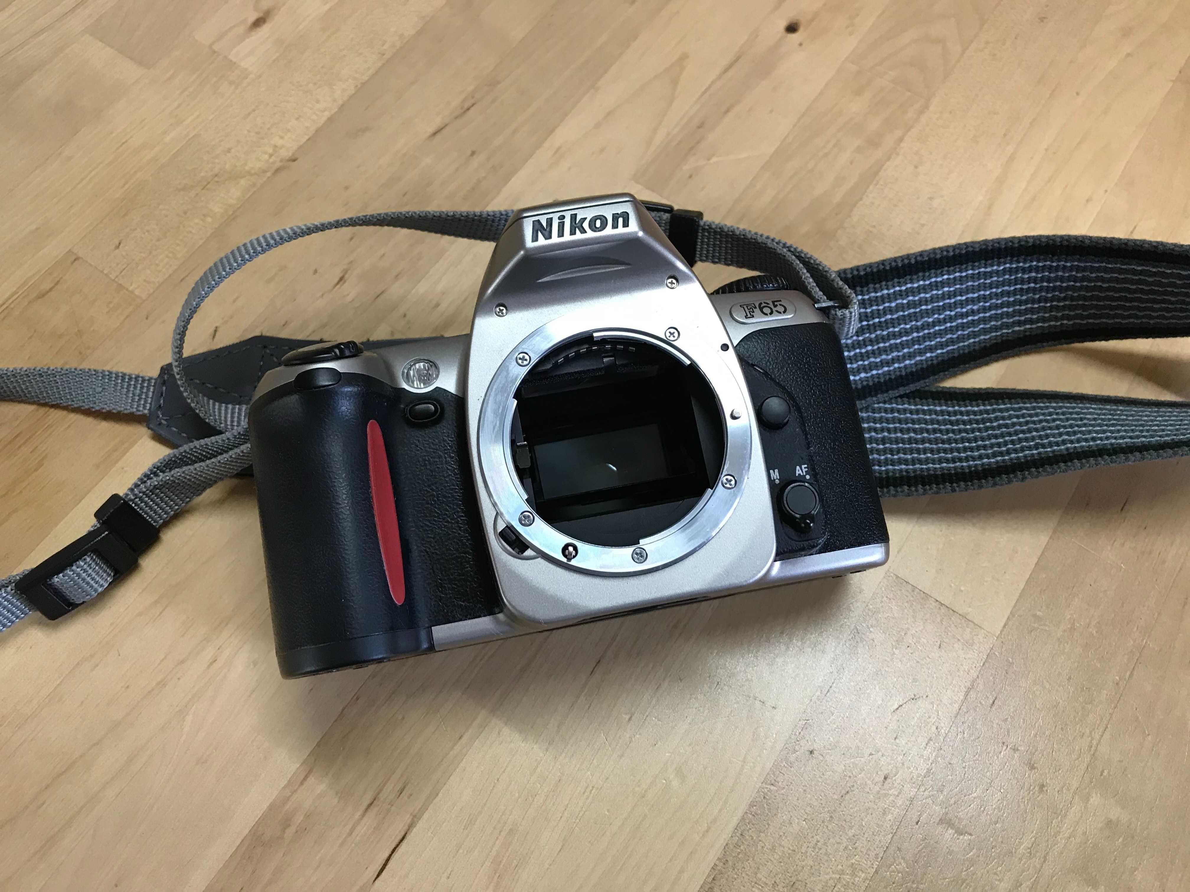 Câmara Analógica Nikon F65 Objectiva Nikkor AF 28-80mm