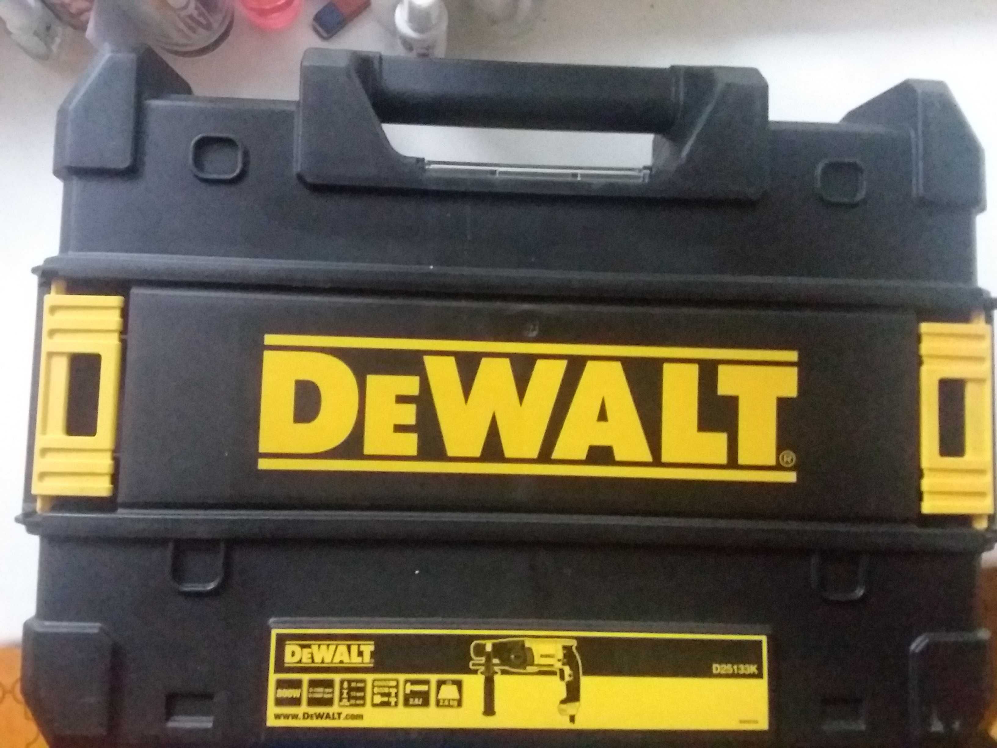 Продам перфоратор Dewalt d25133