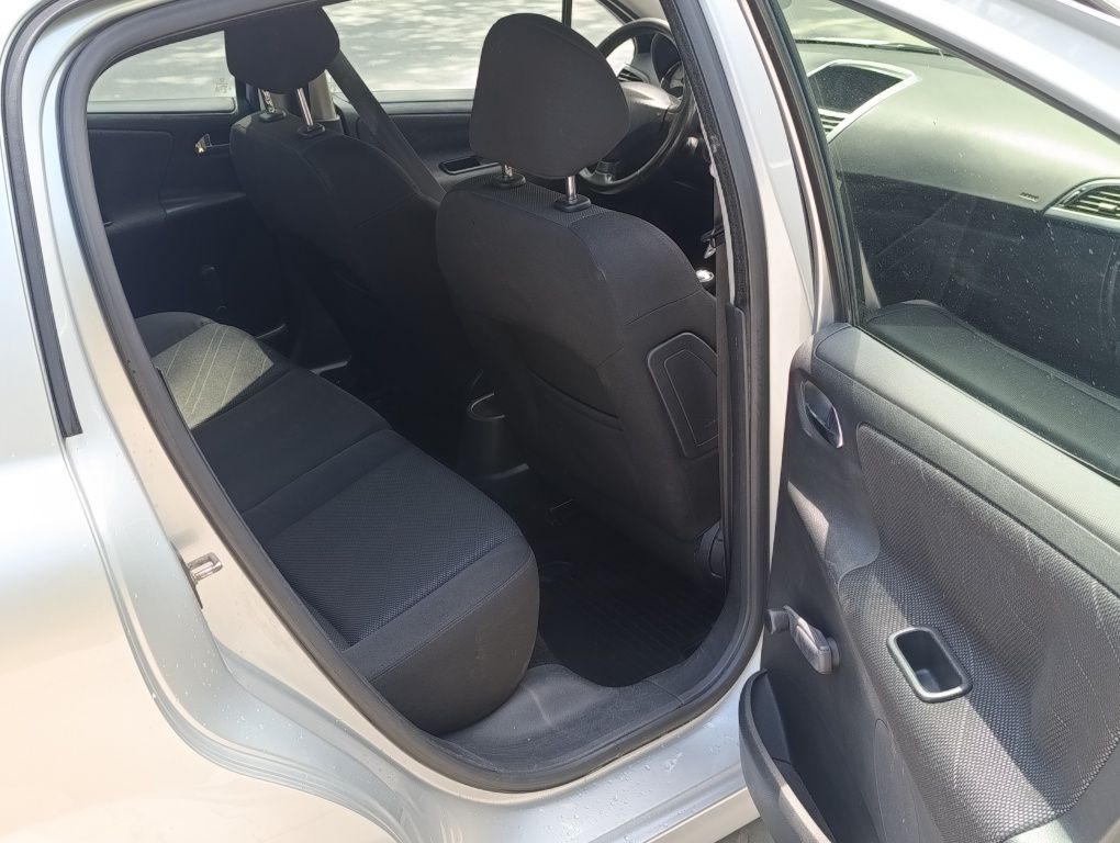 Peugeot 207 z instalacją gazową i sprawną klimą