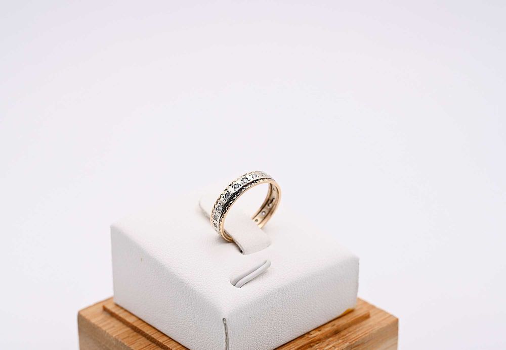 ZB330 Śliczny i uroczy złoty pierścionek obrączka z cyrkoniami 375 R:8