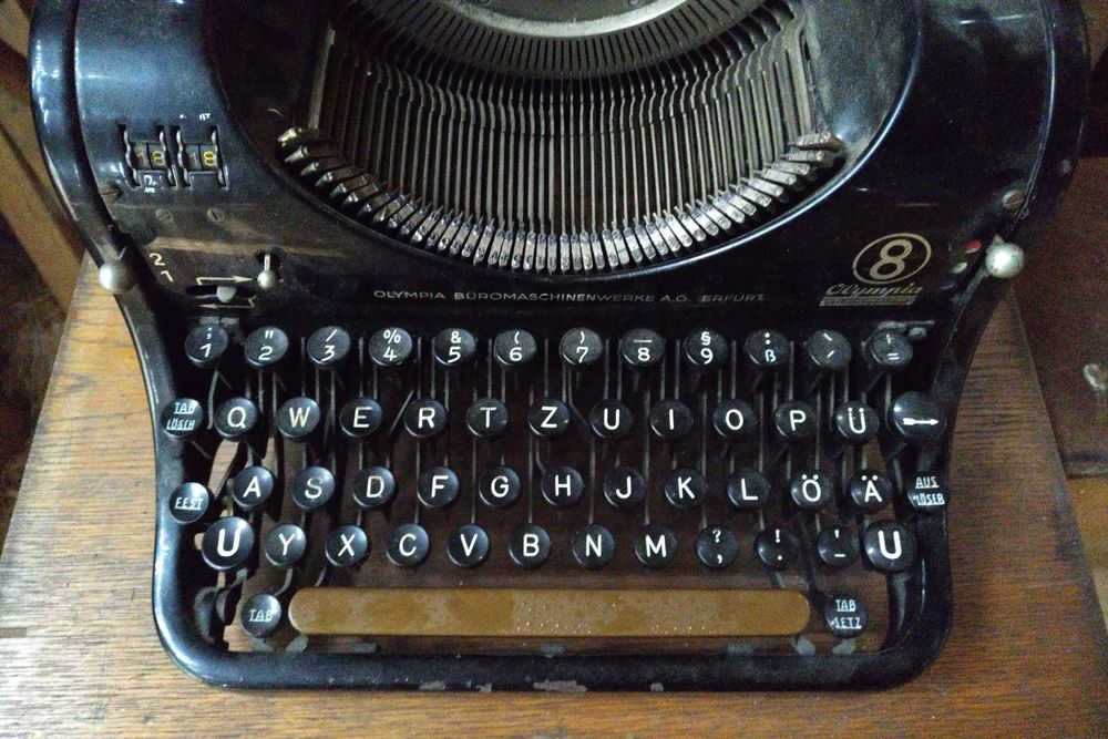 Maszyna do pisania Olympia 8
