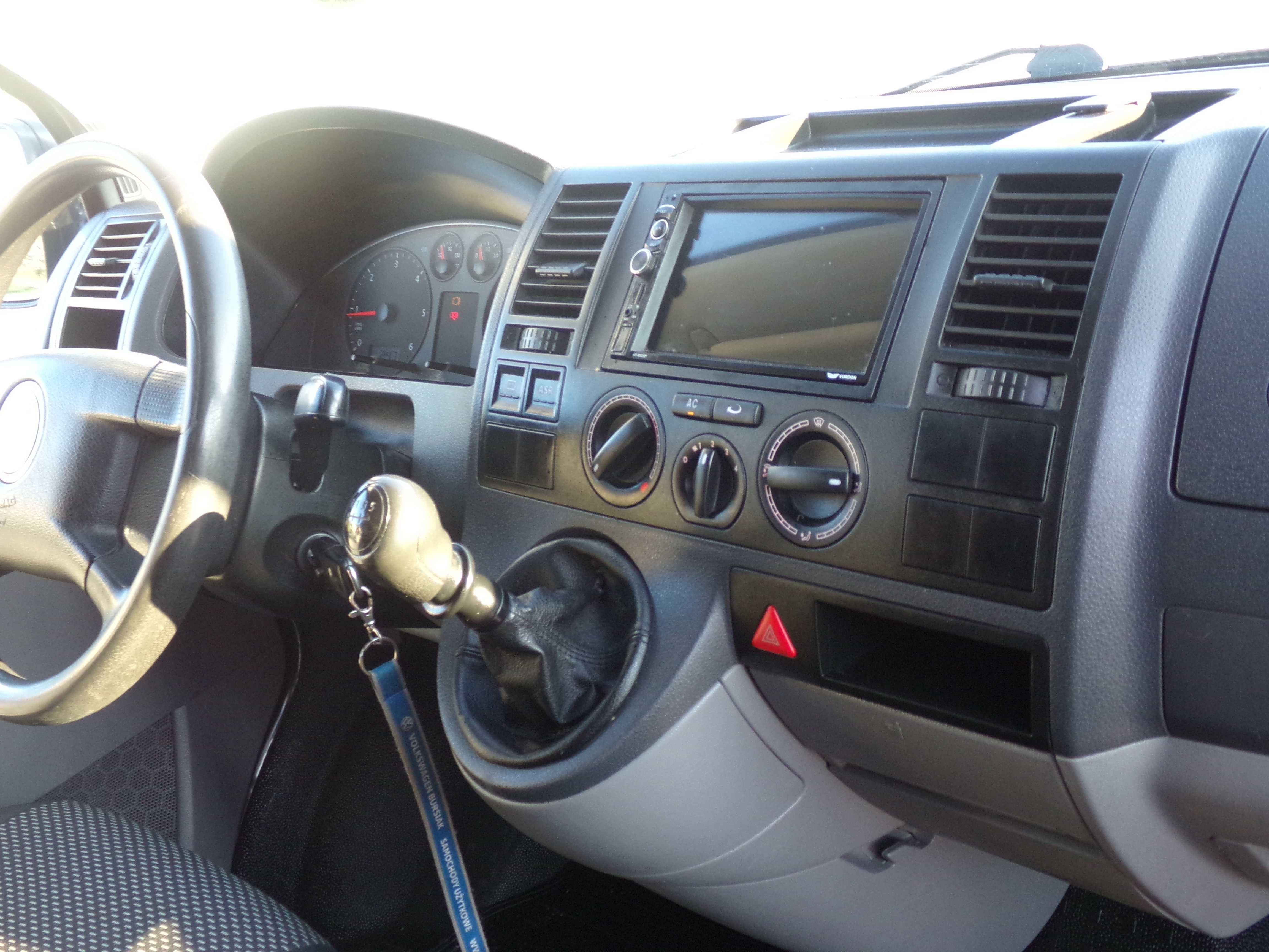 Volkswagen Transporter T5 1,9 tdi - 9 osobowy